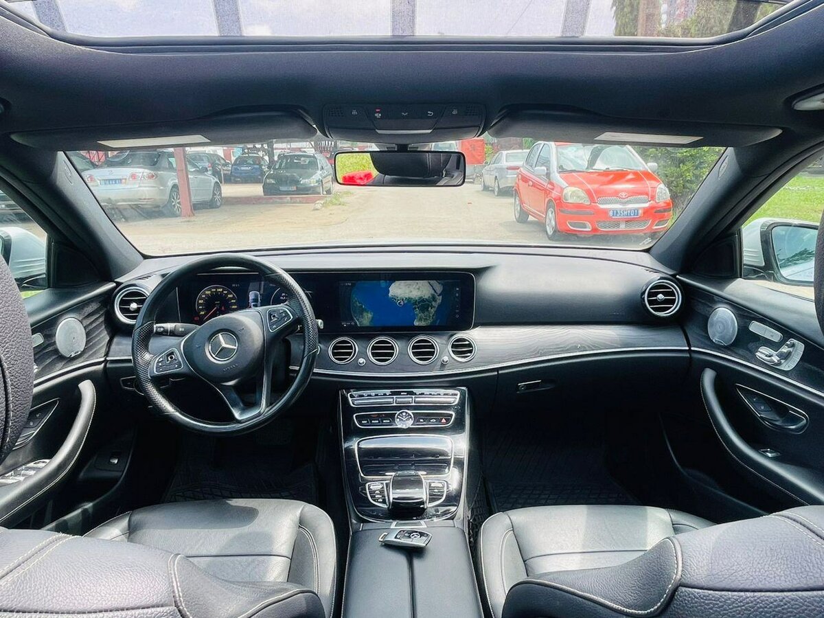 MERCEDES E300 2018