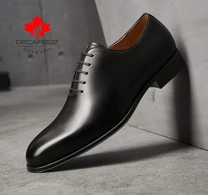 Chaussures en cuir verni noir