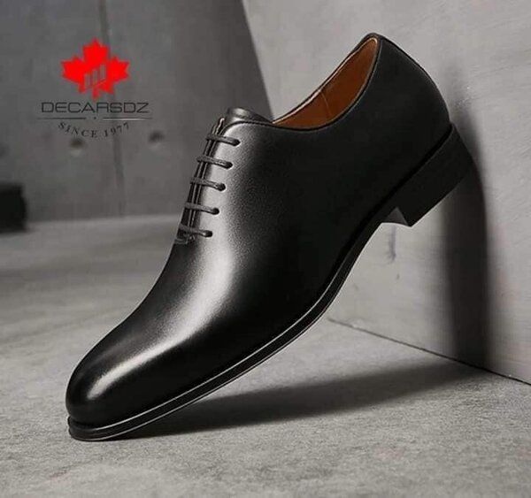 Chaussures en cuir verni noir