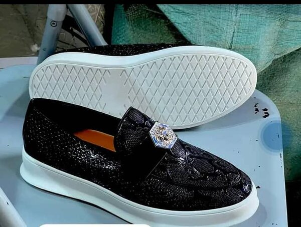 Dress shoe
