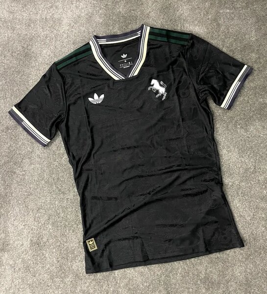 Maillot noir élégant homme