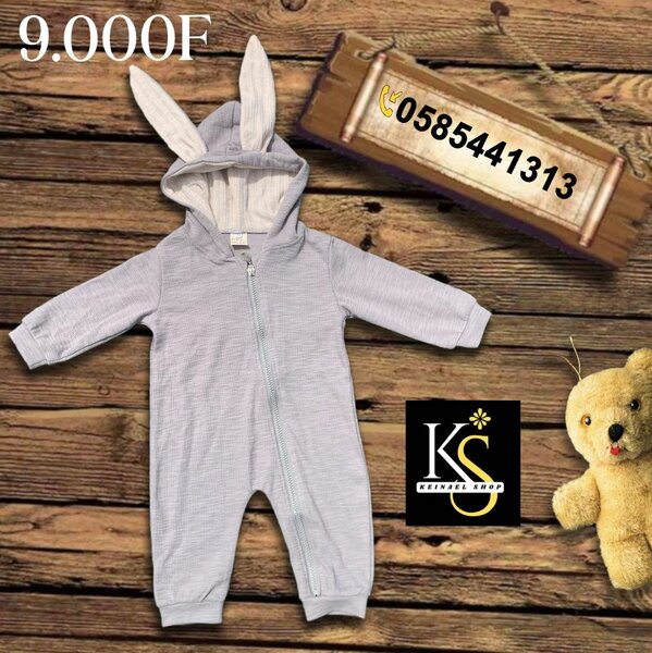 Combinaison bébé lapin mignon