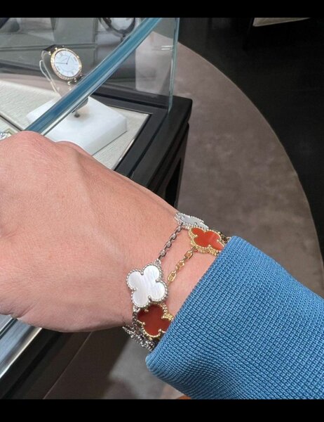 Meghan Pearl Gold bracelets