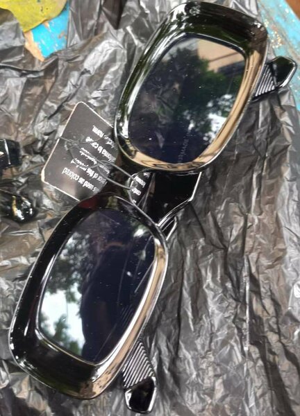 LUNETTES DE SOLEIL