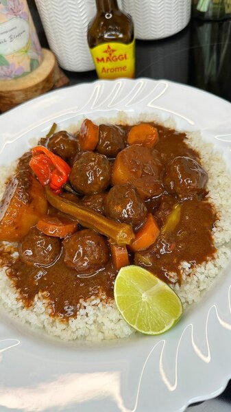 Boulettes à la Sauce Épicée