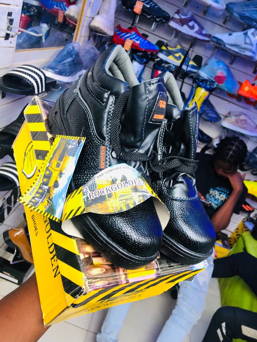 Safety boots