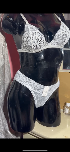 Ensemble lingerie dentelle blanche