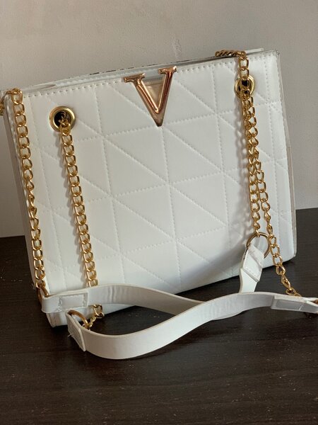 Medium handbags