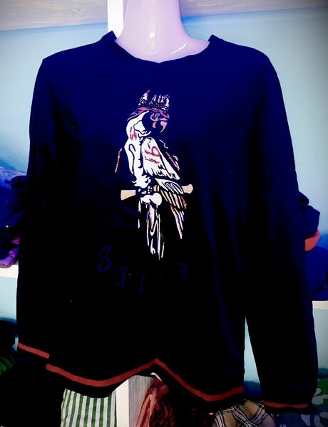 Sweatshirt