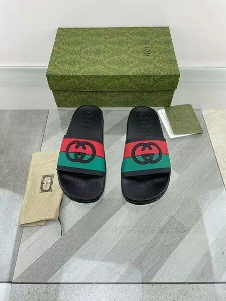 Claquettes élégantes en cuir