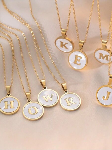 Collier Initiale Doré Élégant