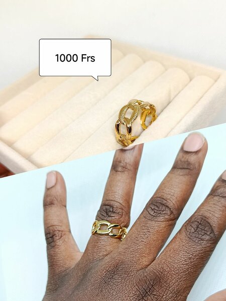 Bague dorée stylisée