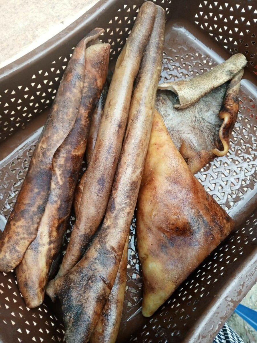 Kplo ( peau de bœuf nettoyé et fumé)