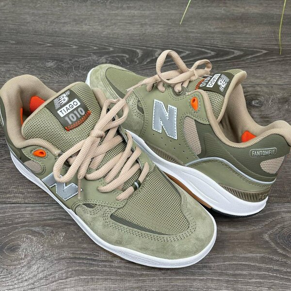 NEW BALANCE CLASSIC