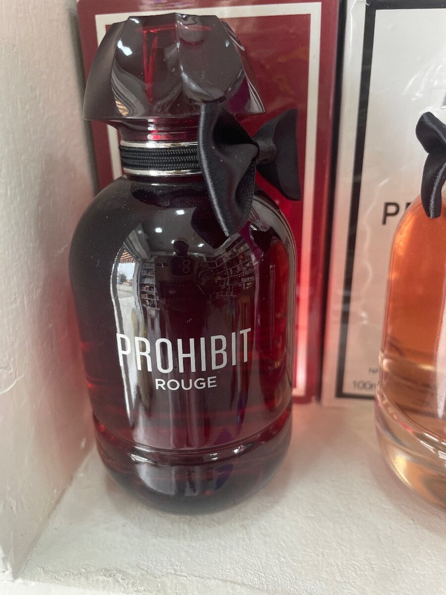 Parfums PROHIBIT rouge