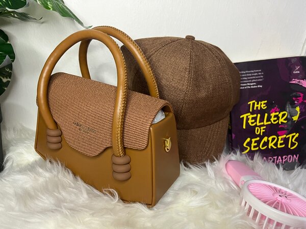 Ladies hand bag