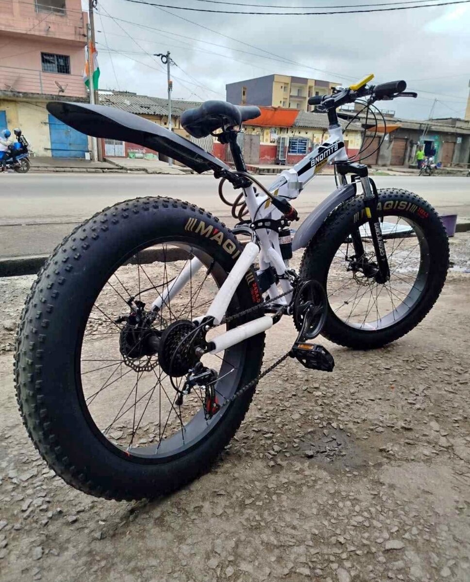 Vélo tout-terrain à pneus larges