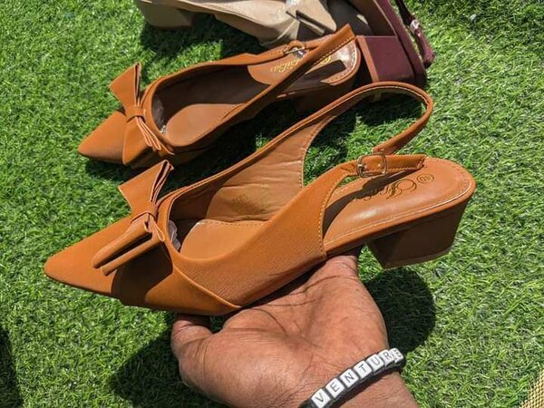 Flat sandals