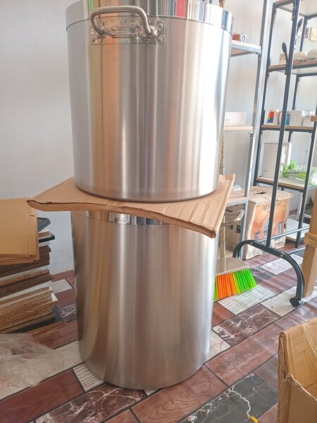 Stock pots
