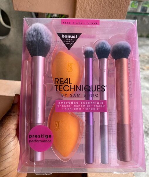 Makeup brush