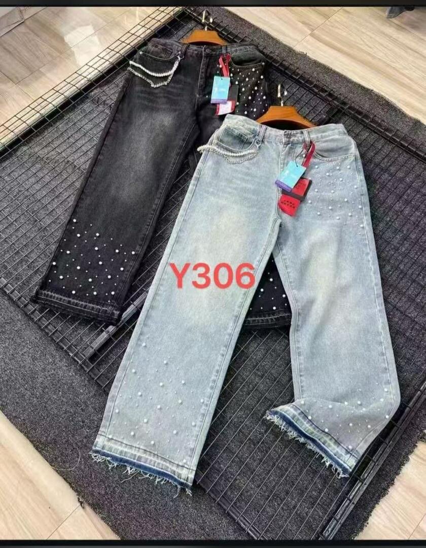 Jeans larges avec garnitures originales