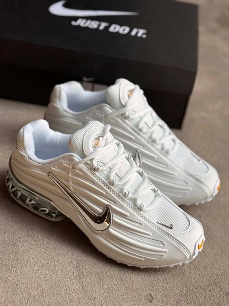 Nike hot step white