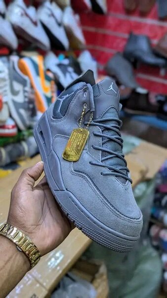 Shoe