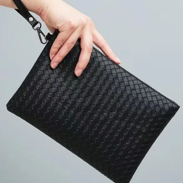 Pochette en cuir tressé