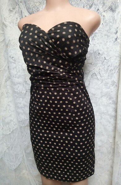 Robe bustier à pois élégante