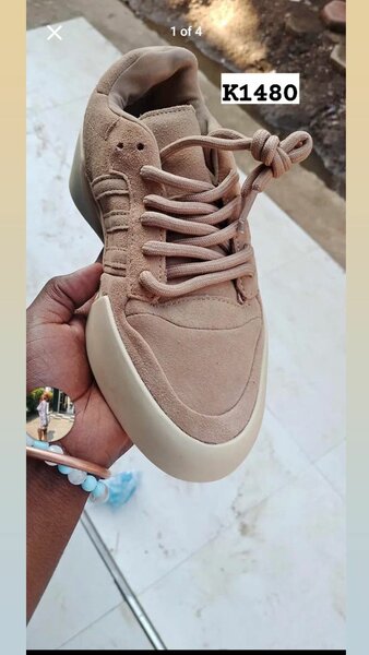Casual sneakers
