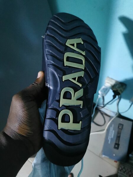 Sandales Prada en cuir luxe