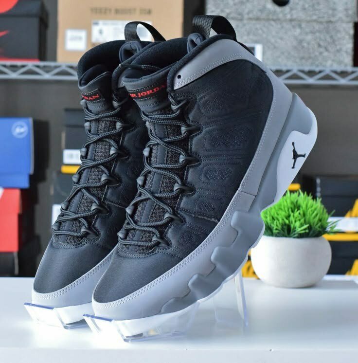 JORDAN RETRO 9