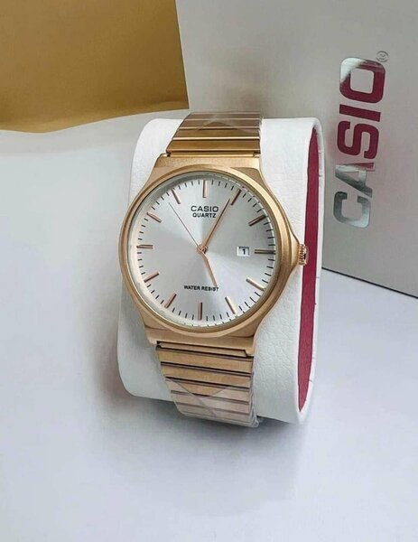 Montre casio mixte original vendu avec le coffret