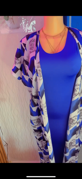 Robe bleue avec kimono imprimé