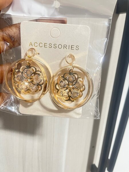 Boucles d'oreilles dorées floral