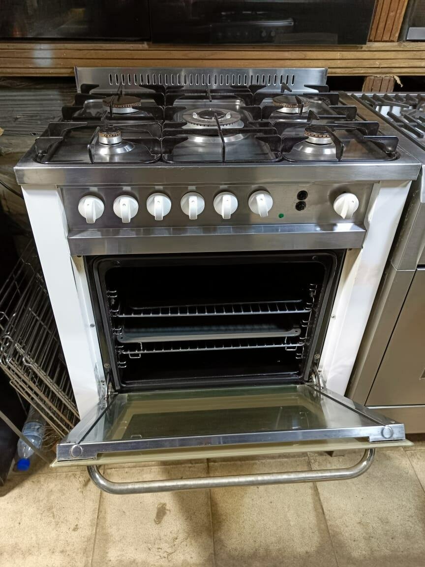 Cuisinière à gaz 5 feux et 1 four