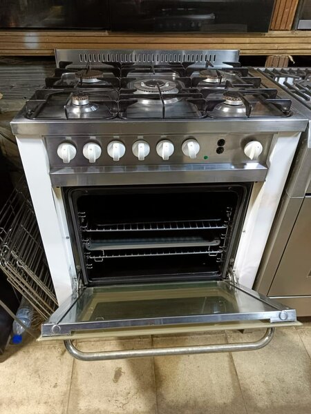 Cuisinière à gaz 5 feux et 1 four