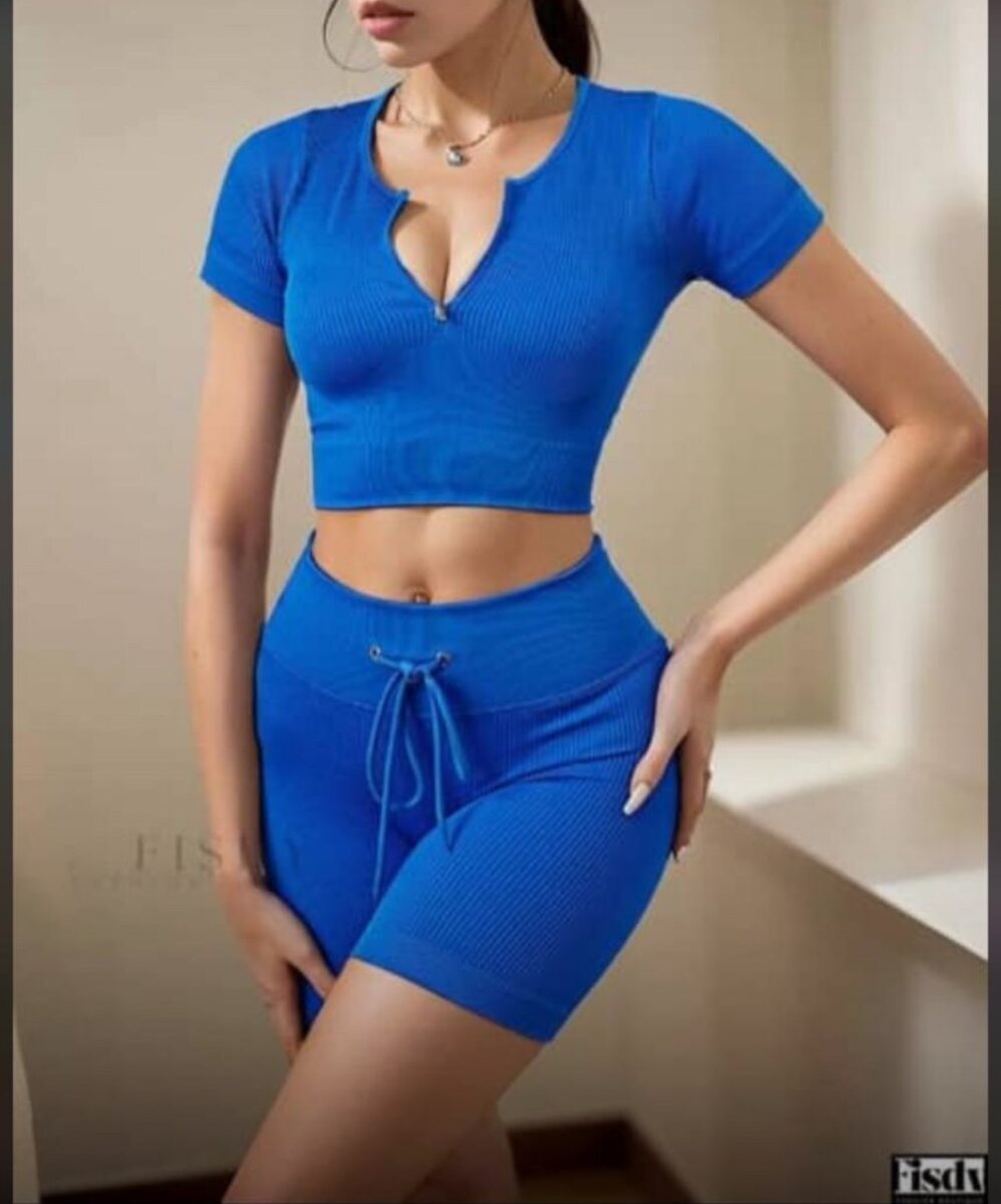 Ensemble court bleu élégant