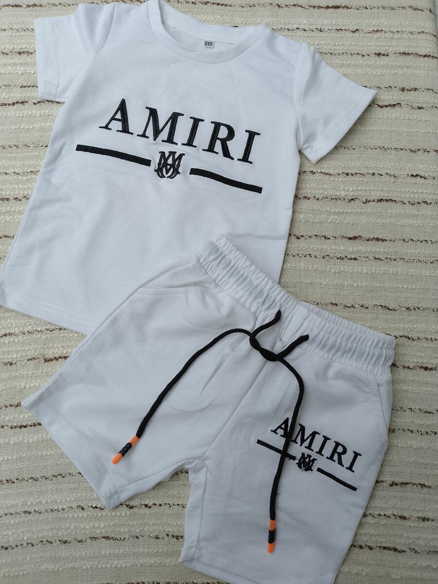 Ensemble petit garçon