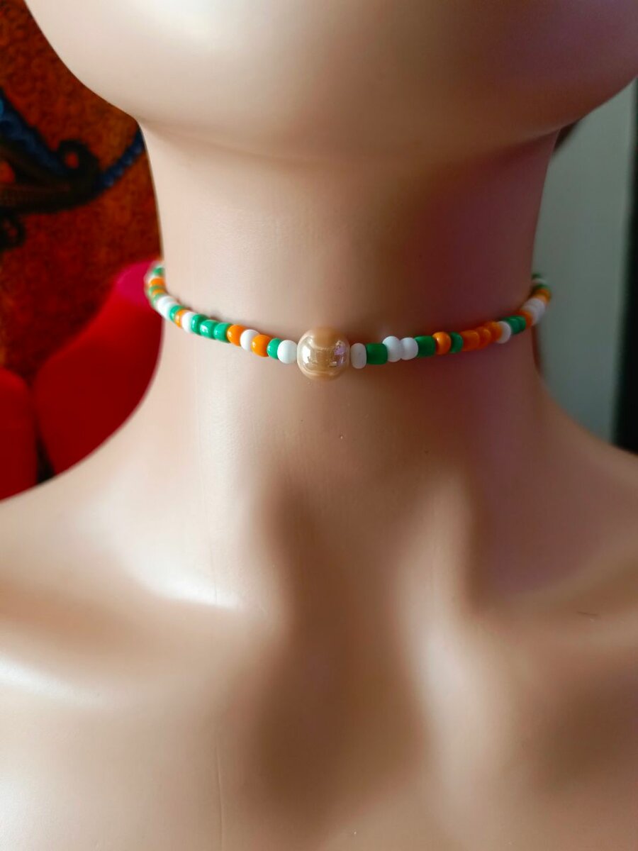 Collier ras de cou perlé coloré
