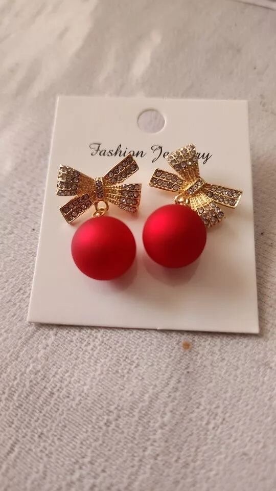 Boucles d'oreilles rouges élégantes
