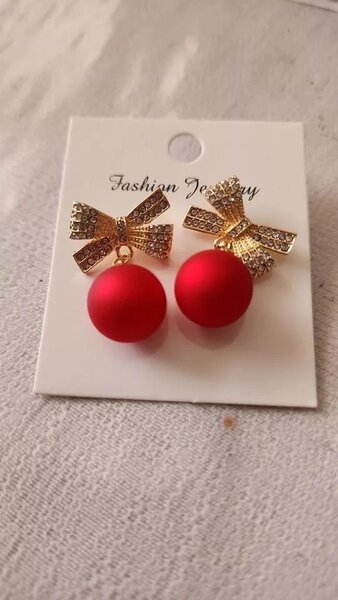Boucles d'oreilles rouges élégantes