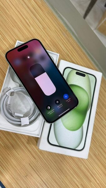 iphone 15 simple 128giga état