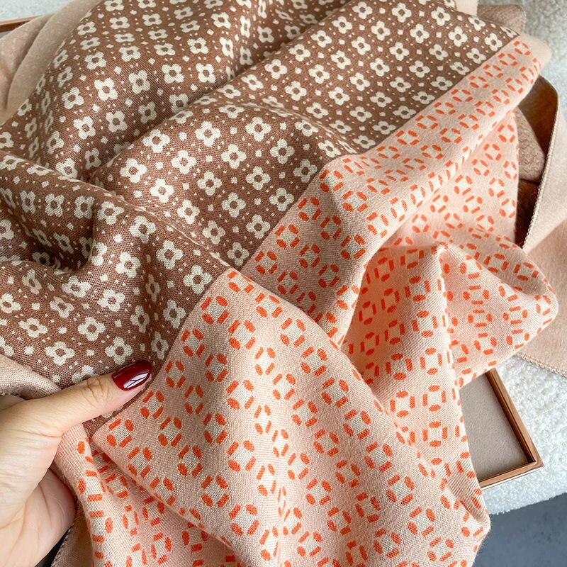 Women's scarf