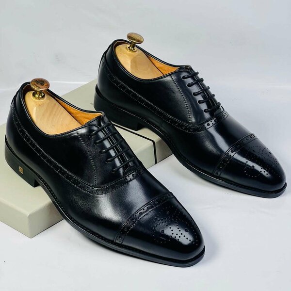 Solid leather shoes