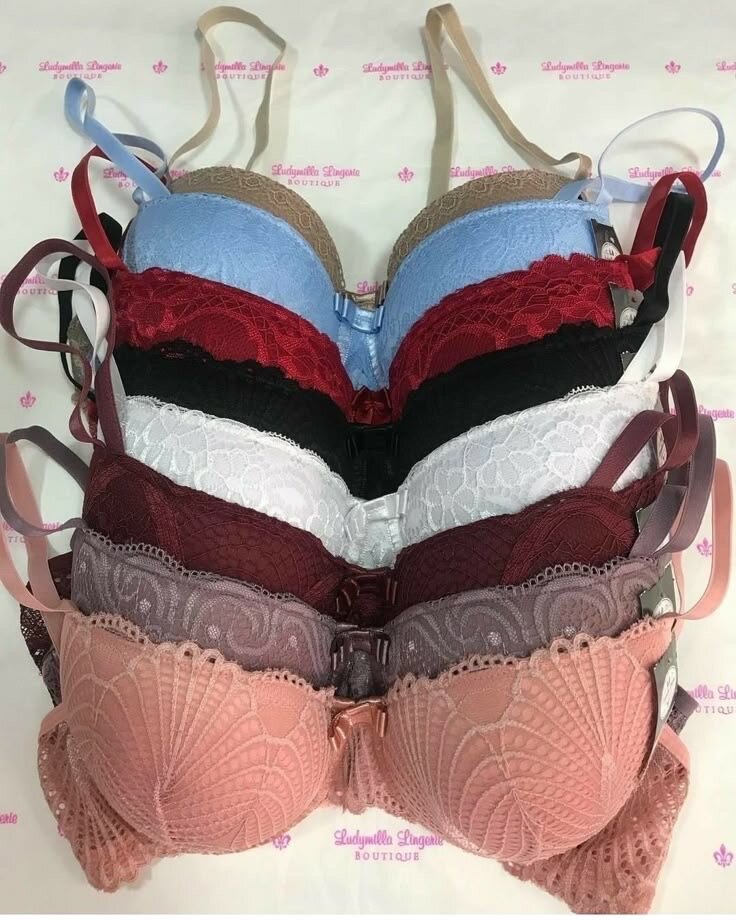 Des slips en coton , en dentel