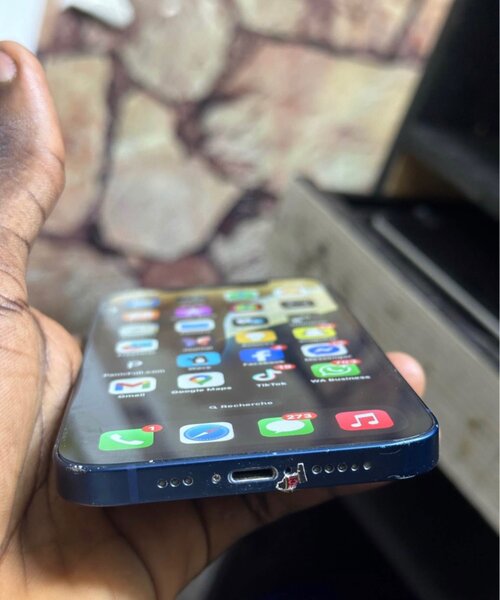 iPhone 12 simple