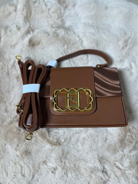 Sac à bandoulière brillant élégant