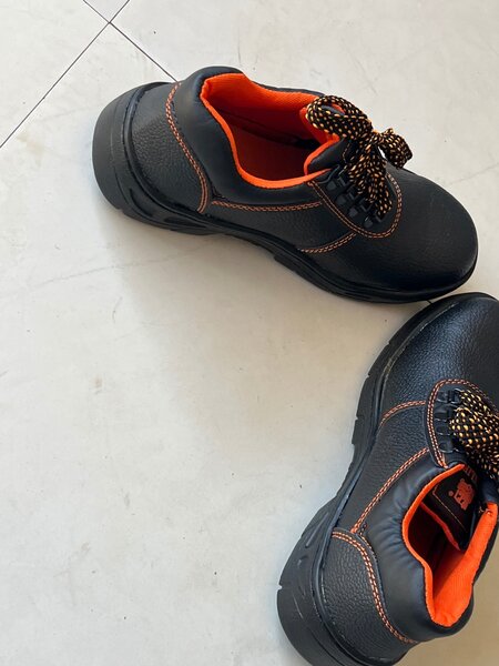 Safety boots