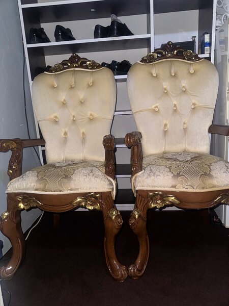 Royal chair